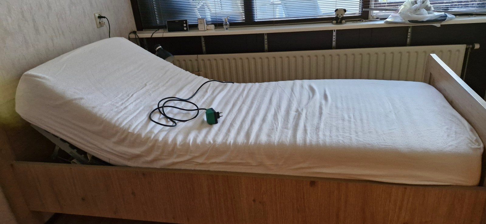 Verstelbaar eenpersoonsbed met houten frame, 90 cm, Eenpersoons, Bruin, Ophalen of Verzenden