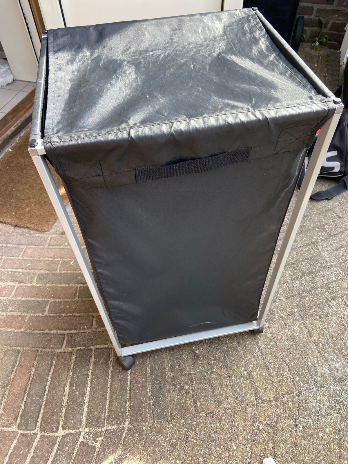 Handige wasmand op wielen - Zwart, Ophalen, Modern, Textiel, Gebruikt
