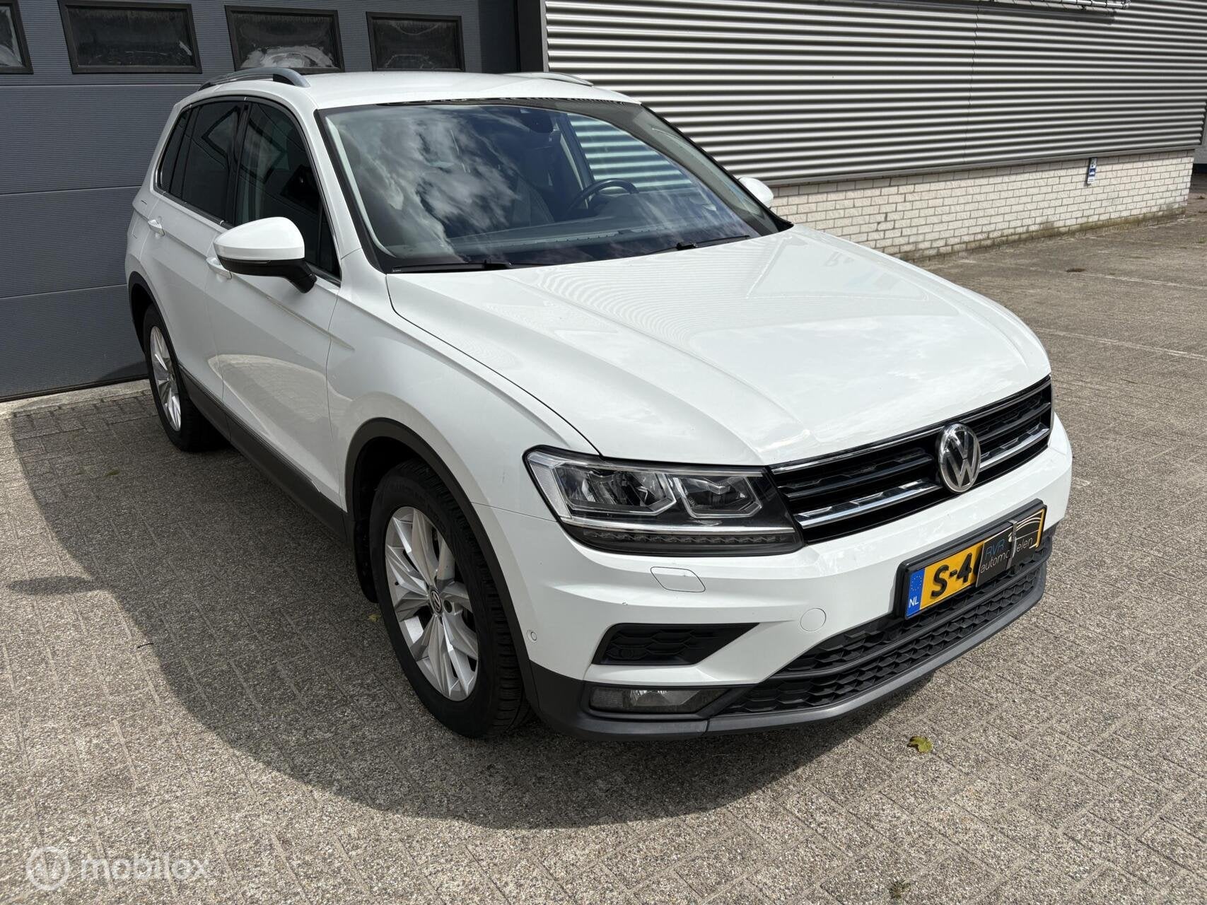 Volkswagen Tiguan 2.0 TSI 4Motion Highline / DAKSCHADE, Automaat, Stof, Gebruikt, Zwart