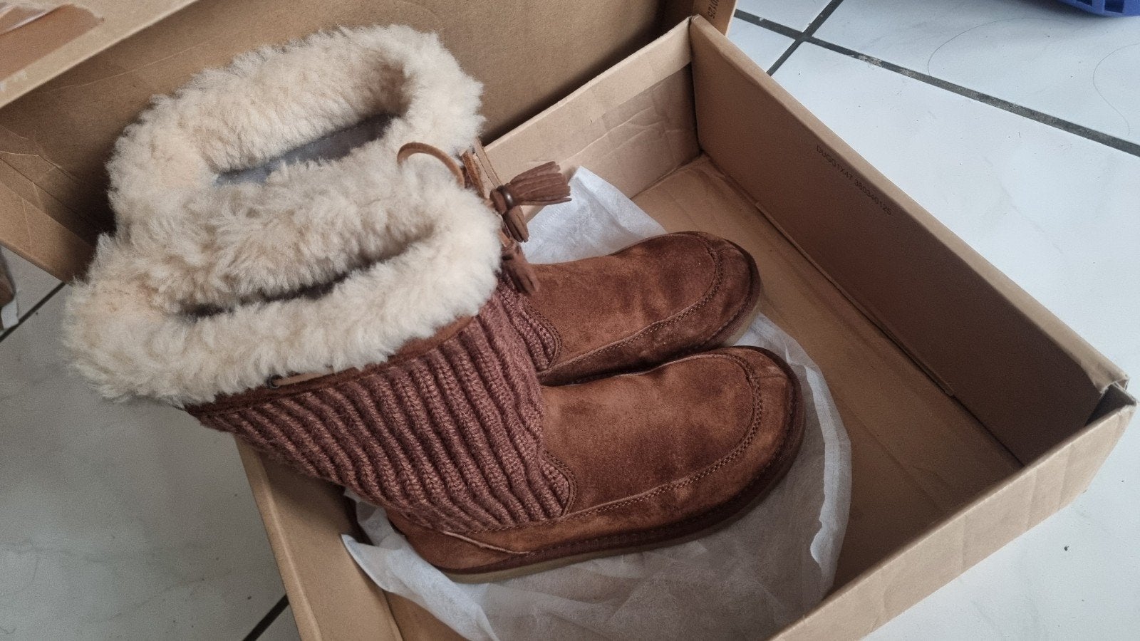 UGG winter laarzen maat 37, Kleding | Dames, Hoge laarzen, UGG, Bruin, Verzenden