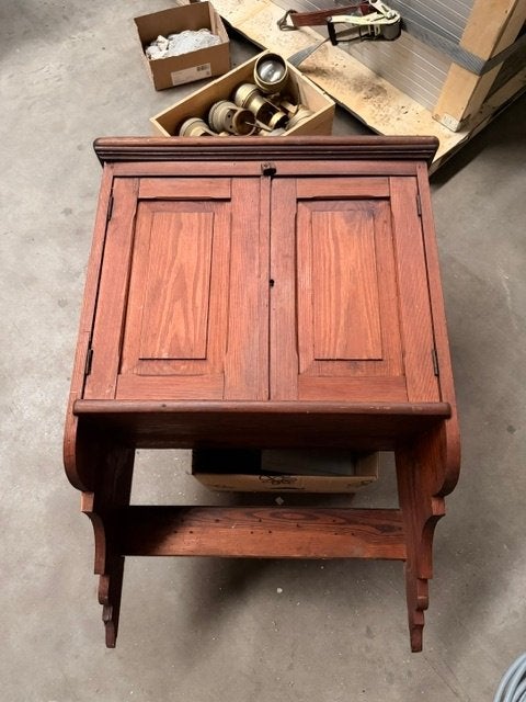 Antieke wandkast, Ophalen
