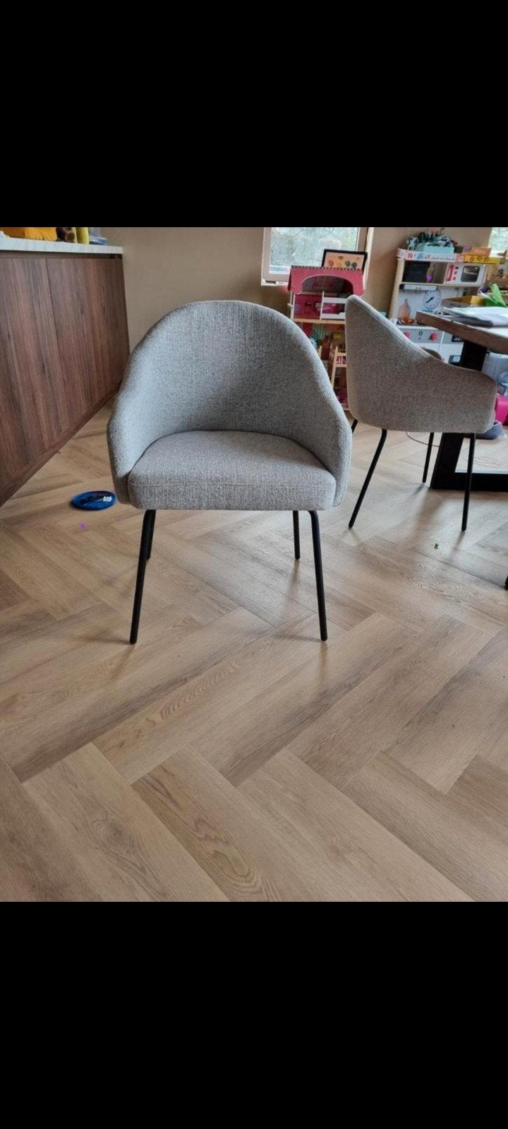 6 Nieuwe Beau Armchair - Grijs met Zwarte Poten, Nieuw, Ophalen of Verzenden, Metaal, Eén