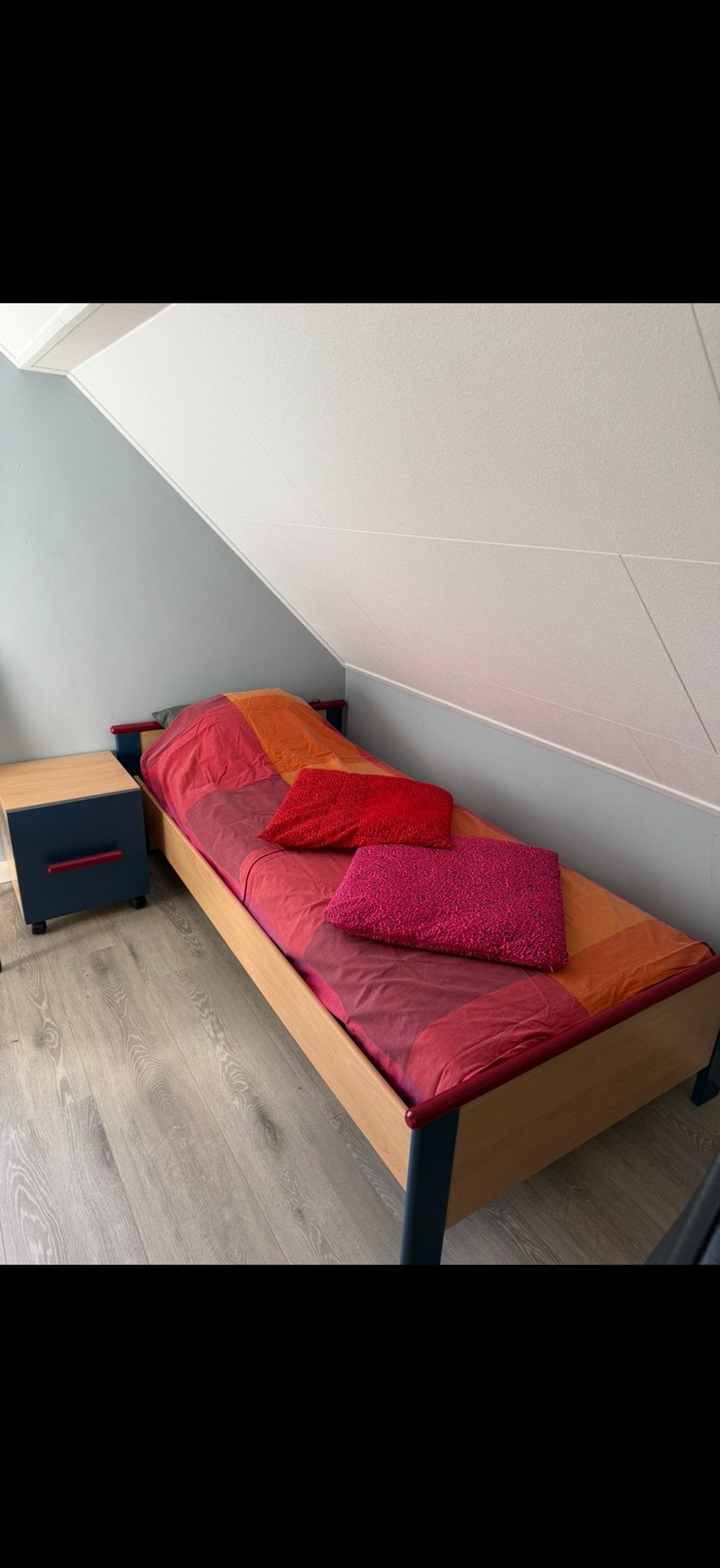 Complete kinderslaapkamer set: bed, nachtkastje, bureau, kas, Ophalen, Zo goed als nieuw, Jongetje of Meisje
