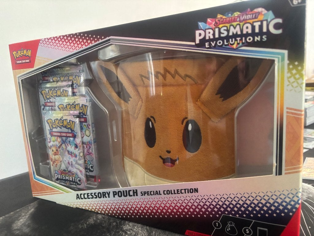 Pokemon Prismatic evolutions Eevee Pouch Sealed, Hobby en Vrije tijd, Ophalen of Verzenden, Nieuw, Foil