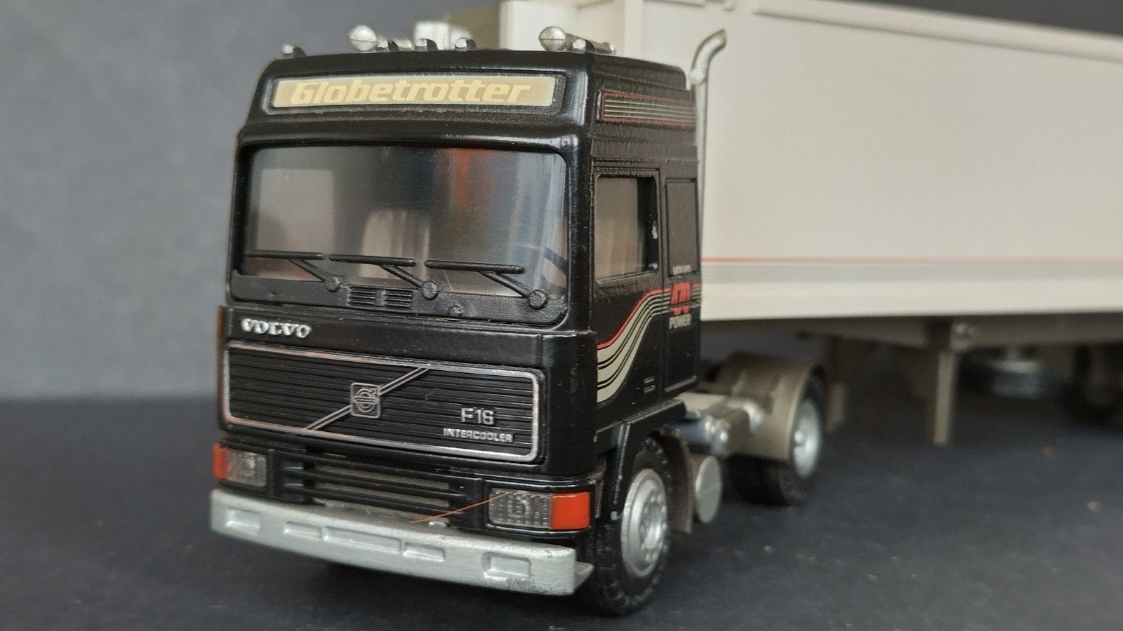 Volvo F16 Globetrotter 1:50 Conrad Pol, Hobby en Vrije tijd, Modelauto's | 1:50, Conrad, Germany, Ophalen of Verzenden, Zo goed als nieuw