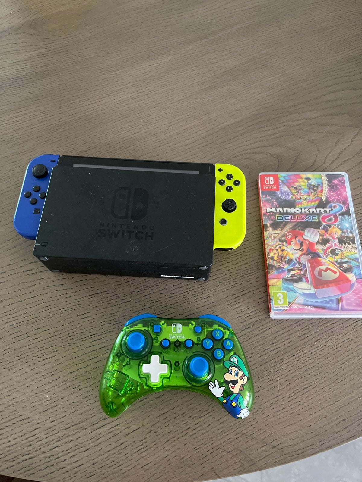 Nintendo Switch met Luigi controller en Mario Kart 8 Deluxe, Ophalen, Met 2 controllers, Switch Original, Gebruikt