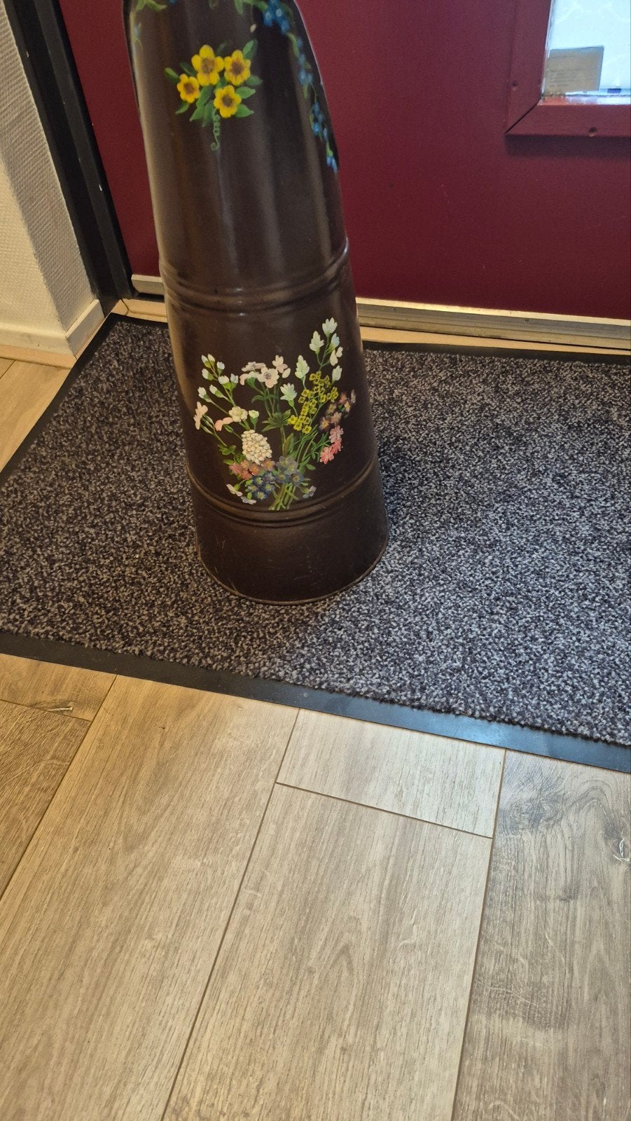 Antieke kolenkit met bloemmotief, Ophalen