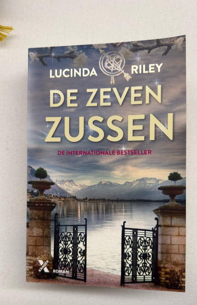 De Zeven Zussen - Lucinda Riley (Internationale Bestseller), Ophalen of Verzenden, Zo goed als nieuw, Nederland