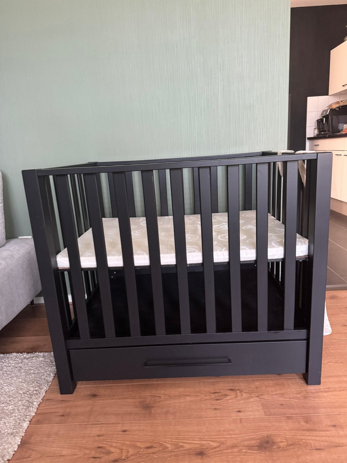 Baby Europe - zwarte box met lade, Kinderen en Baby's, Boxen, Ophalen of Verzenden, Zo goed als nieuw, Rond, Lade