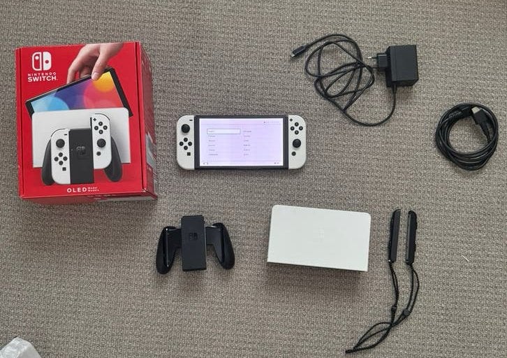 Nintendo Switch OLED Wit – Absolute Nieuwstaat, Spelcomputers en Games, Ophalen of Verzenden, Zo goed als nieuw, Met 2 controllers