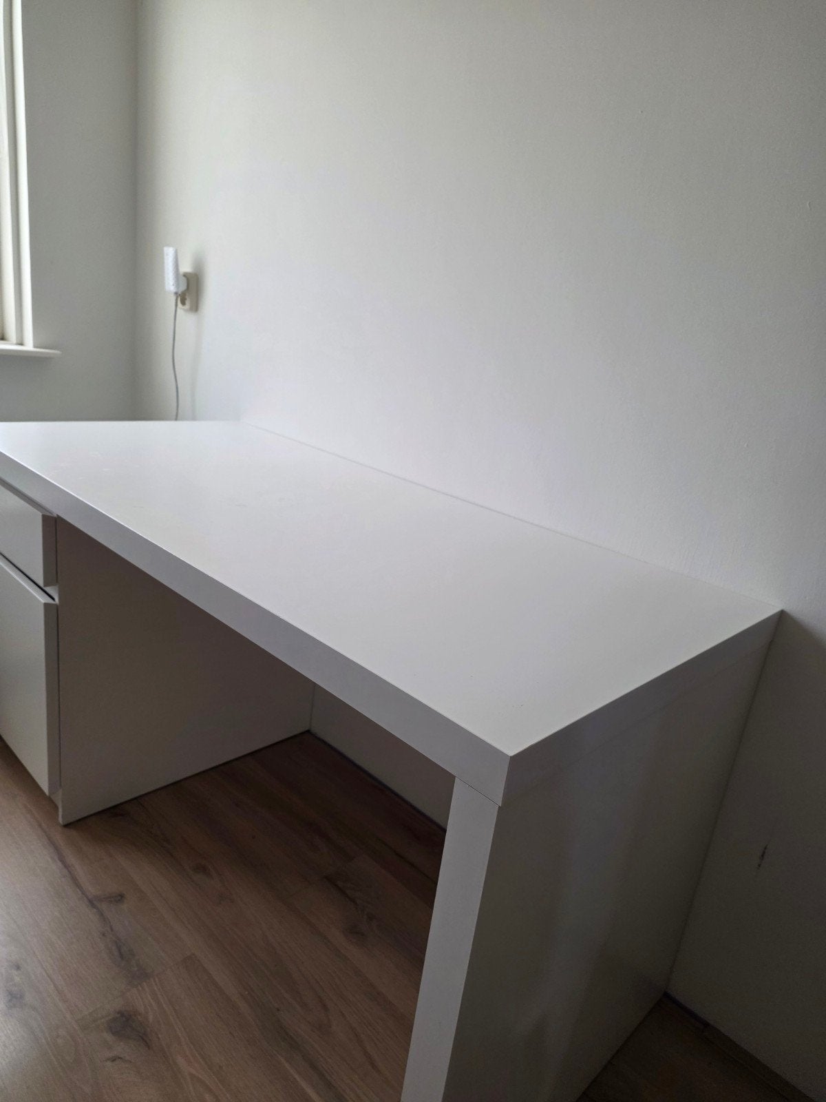 Malm bureau ikea 140 x 65, Huis en Inrichting, Bureaus, Ophalen, Gebruikt