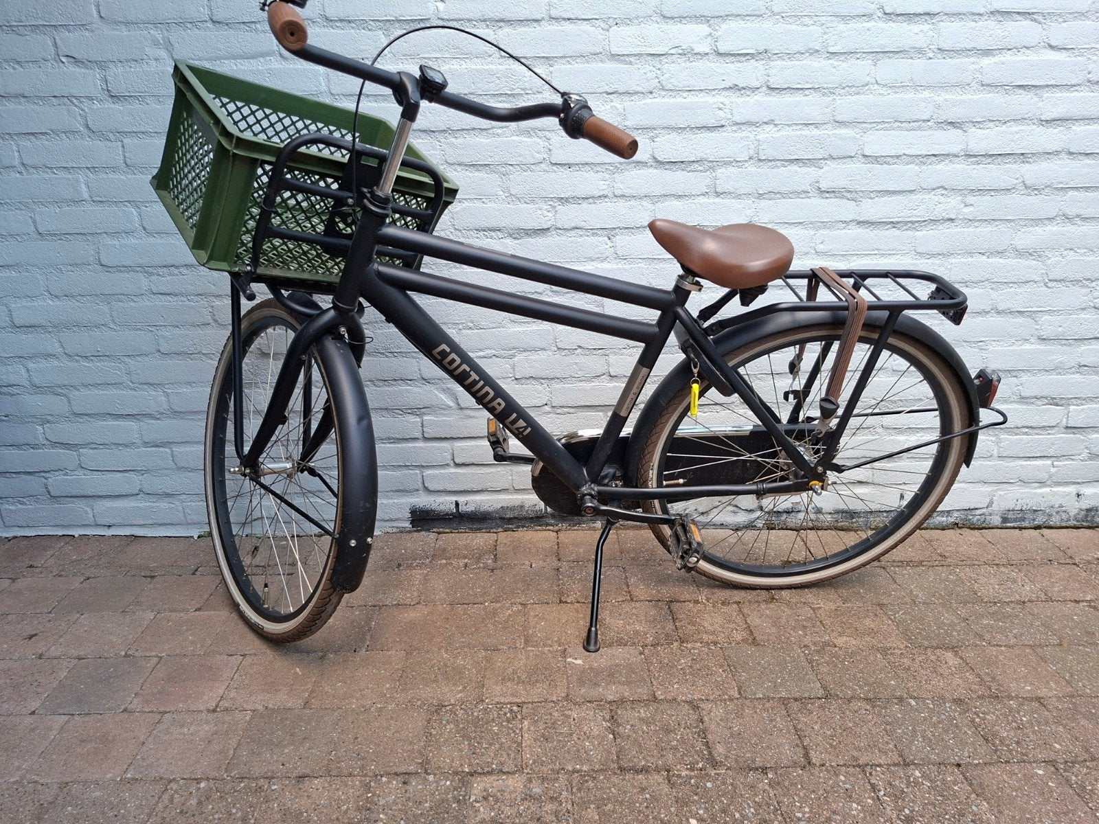 cortina jongens transportfiets zwart  26 inch, Fietsen en Brommers, Fietsen | Jongens, Terugtraprem, Gebruikt, Cortina U4 transportfiets