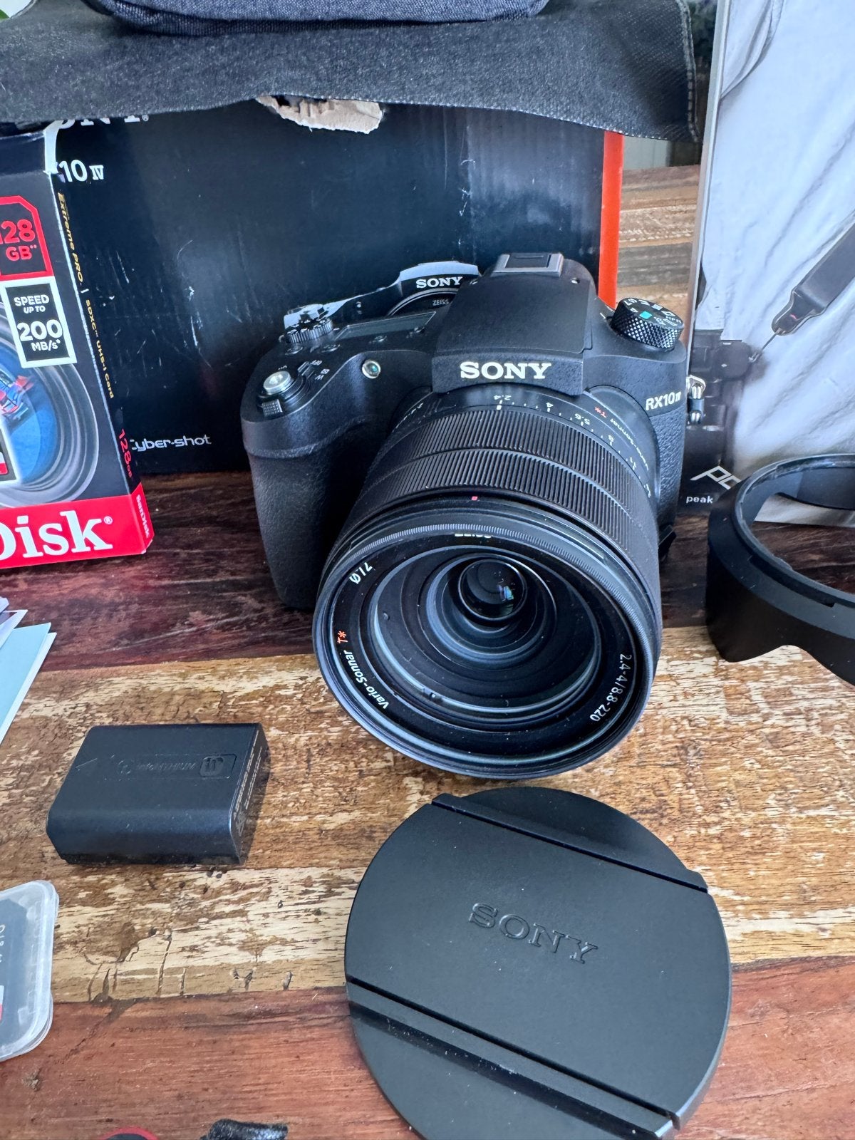 Sony Cyber-shot DSC-RX10M4 Bridgecamera met accessoires, Beeldstabilisatie, Ophalen of Verzenden, Zo goed als nieuw, Accu