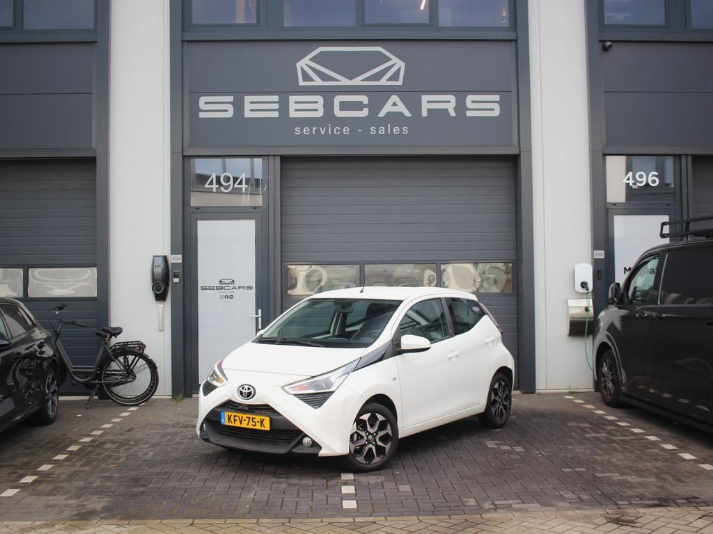 Toyota Aygo 1.0 VVT-i x-play CARPLAY, CAMERA AUTOMAAT, BTW A, Stof, Gebruikt, Met garantie (alle), 4 stoelen