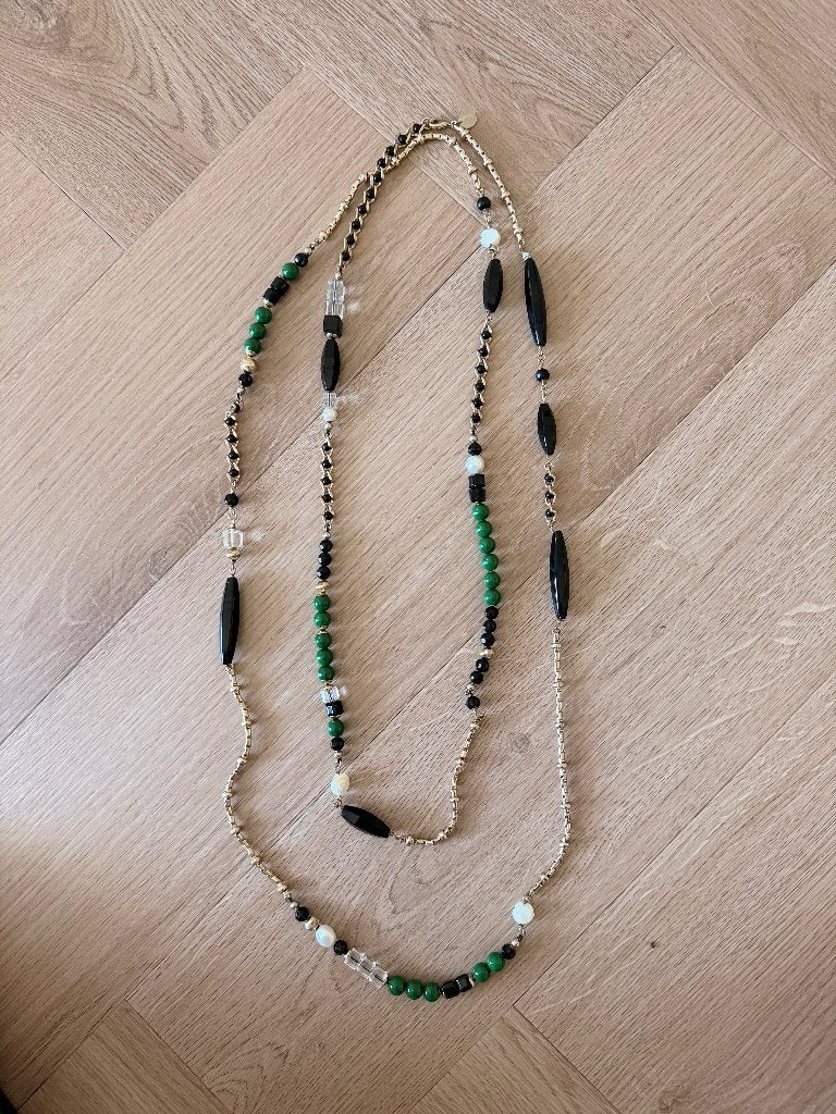 Lange ketting met kralen in goud, zwart en groen, Ophalen of Verzenden, Nieuw, Goud, Overige materialen