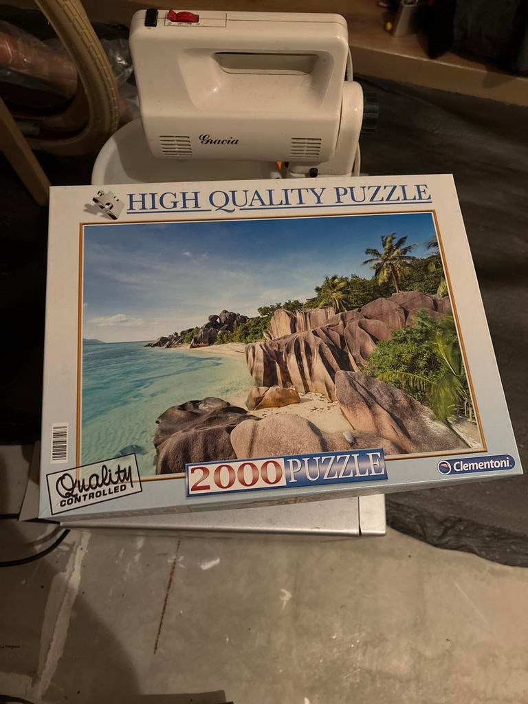 Clementoni puzzel 2000 stukjes strand met rotsen, Ophalen of Verzenden, Meer dan 1500 stukjes, Nieuw, Legpuzzel