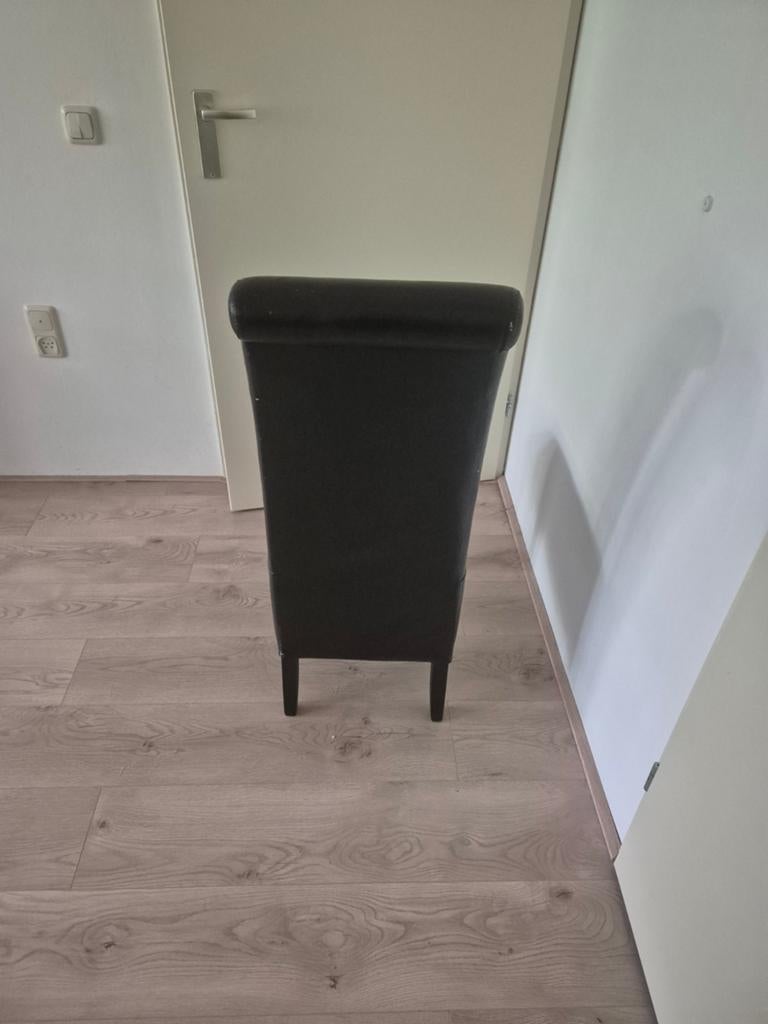 Gratis 4 kunstleer stoelen!, Ophalen, Gebruikt, Zwart, Twee