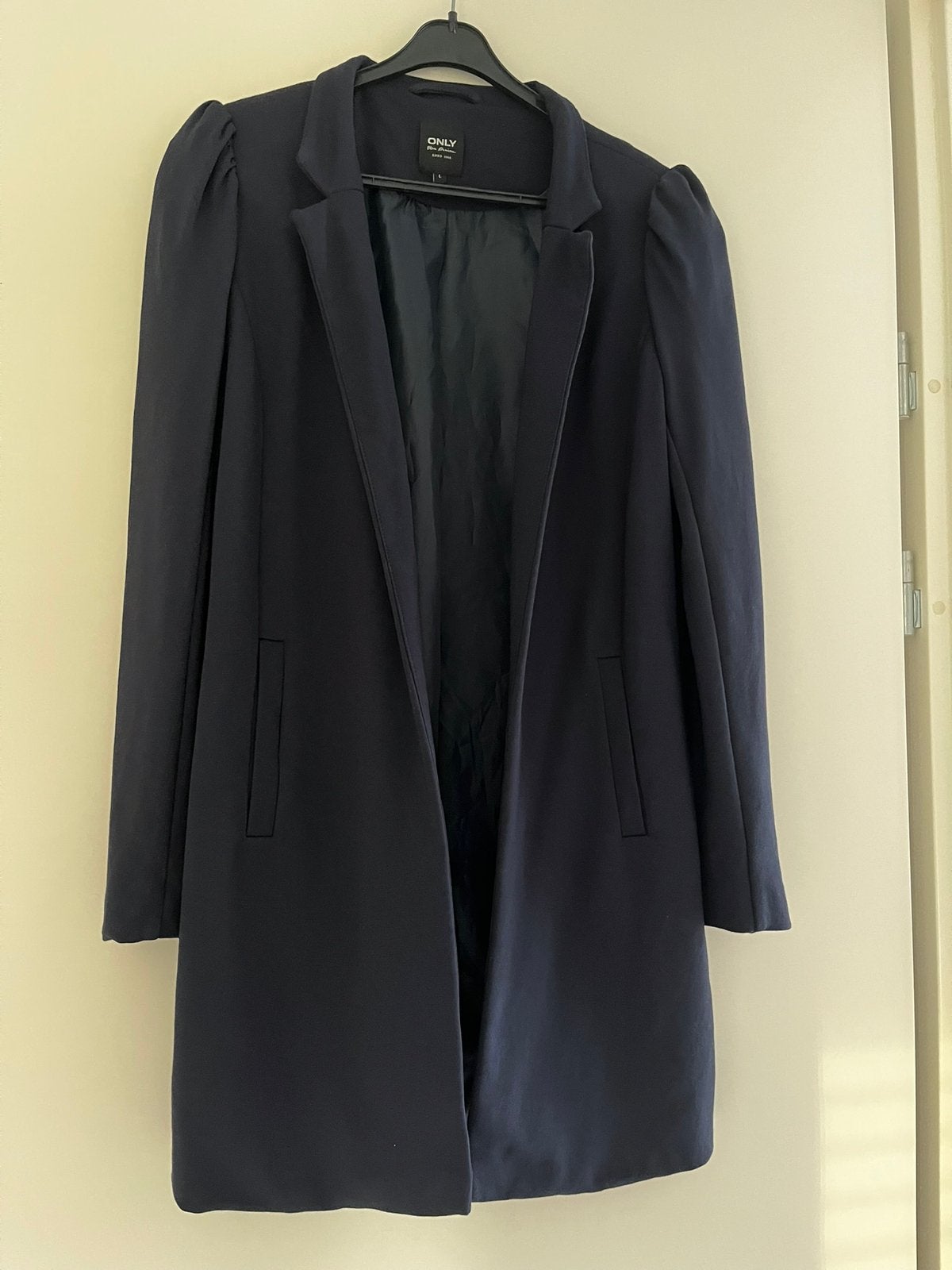 Donkerblauwe damesjas merk ONLY mt L, Kleding | Dames, Ophalen of Verzenden, Zo goed als nieuw, Maat 42/44 (L), Blauw