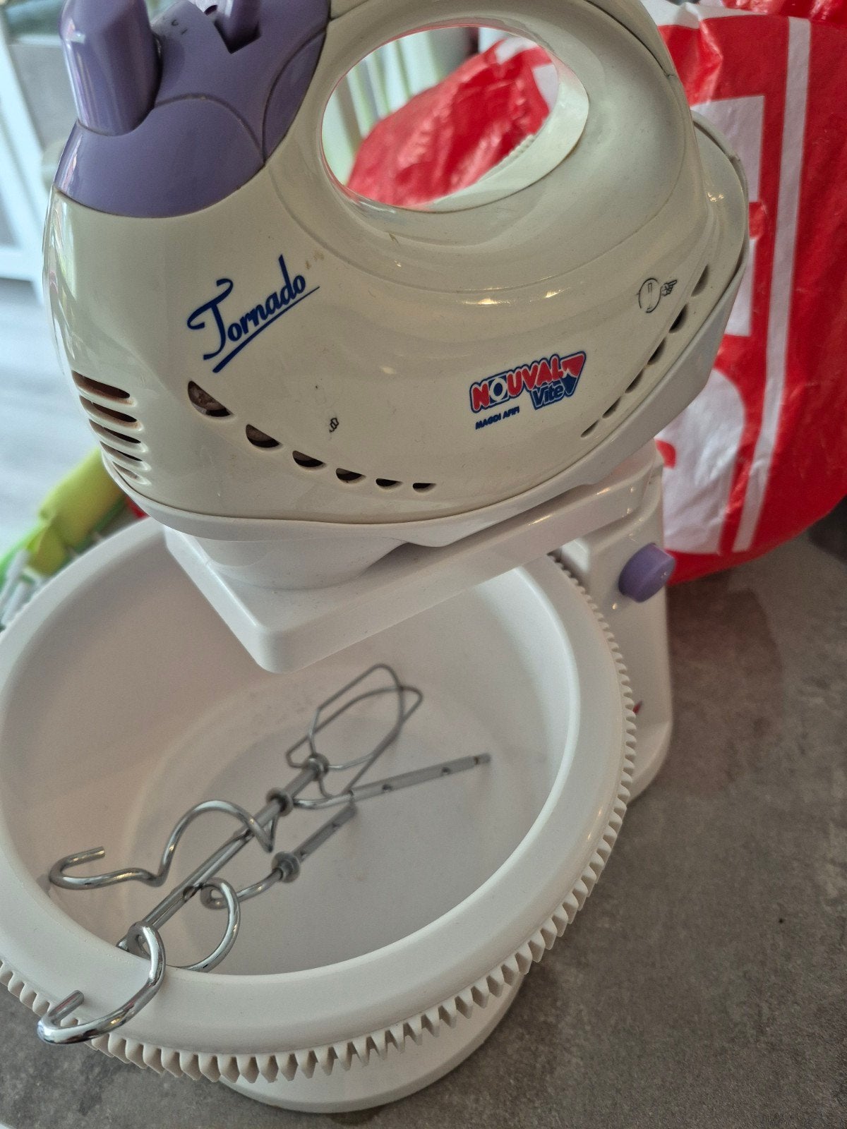 Nouval Vite Tornado handmixer met roterende kom, 1 tot 2 liter, Ophalen, Gebruikt, 3 snelheden of meer