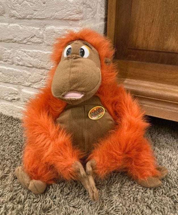 Knuffel: aap met handen met klittenband, Oranje, Ophalen of Verzenden, Zo goed als nieuw, Middelgroot (20 tot 80 cm)