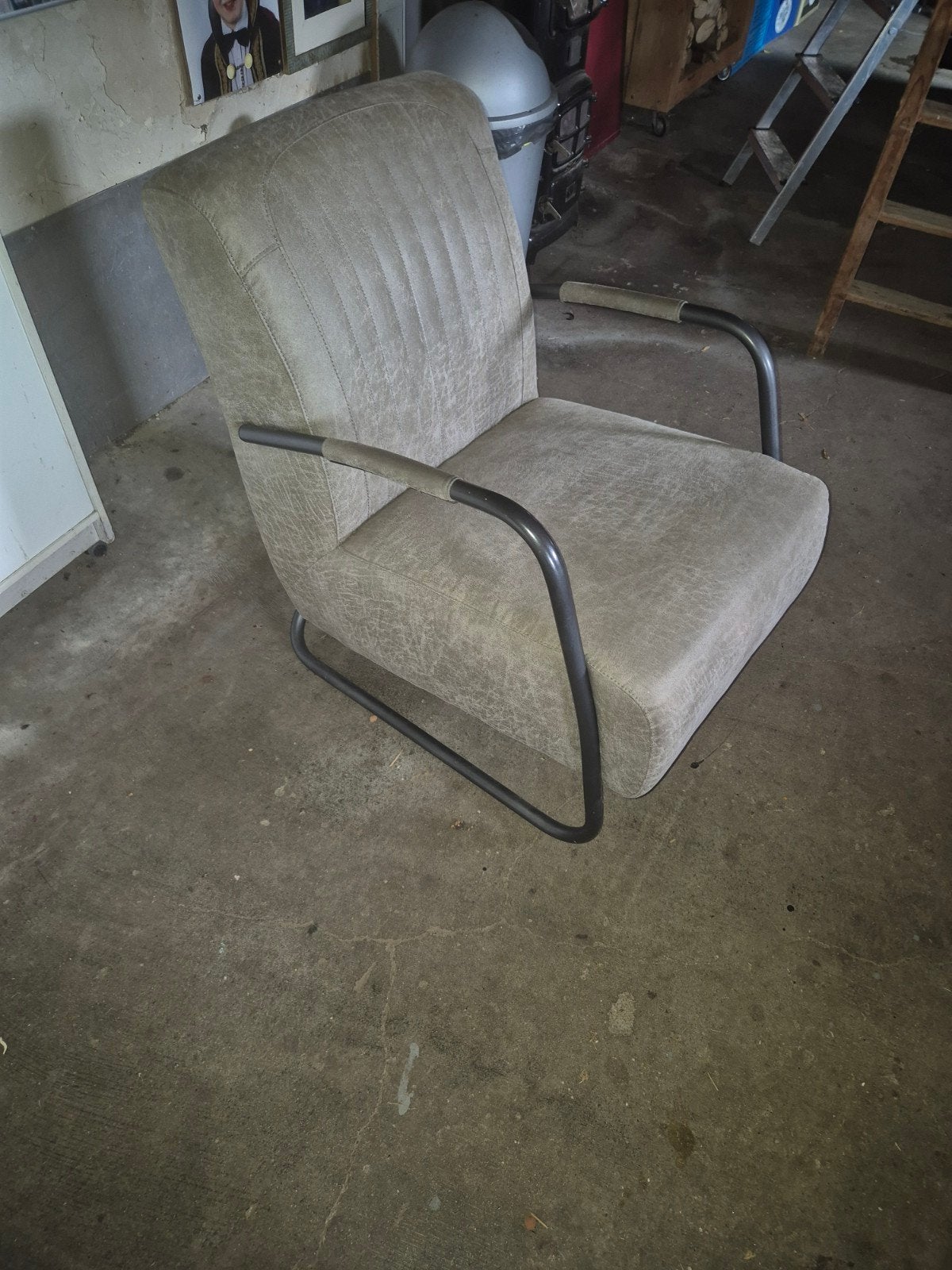 Comfortabele fauteuil met metalen frame, Huis en Inrichting, Modern, Comfortabel, Gebruikt, Overige kleuren, Ophalen of Verzenden