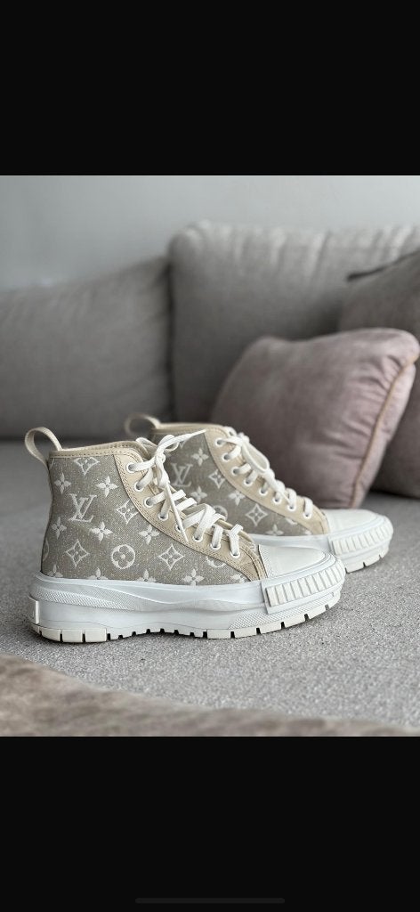 Louis Vuitton schoenen origineel met bon, Beige, Louis Vuitton, Ophalen of Verzenden, Sneakers of Gympen