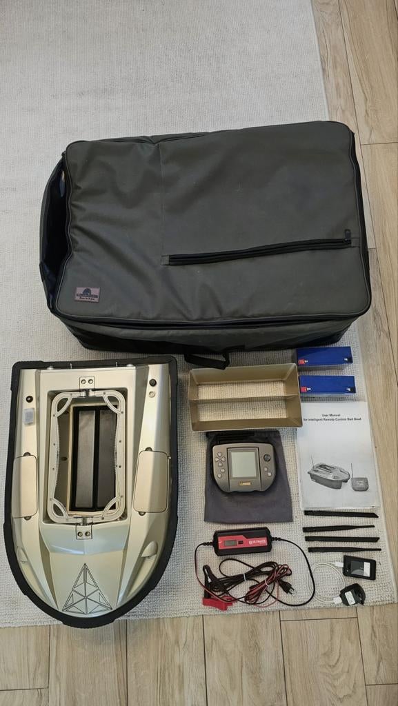 Prisma 3 voerboot met GPS & Fishfinder – complete set, Ophalen, Zo goed als nieuw, Complete set