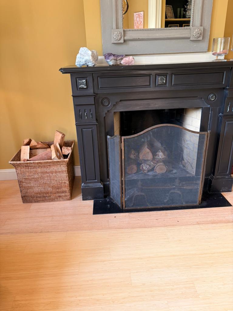 Mooi oud haardscherm & gereedschap & mand en hout, Ophalen, Gebruikt, Vrijstaande haard, Houthaard