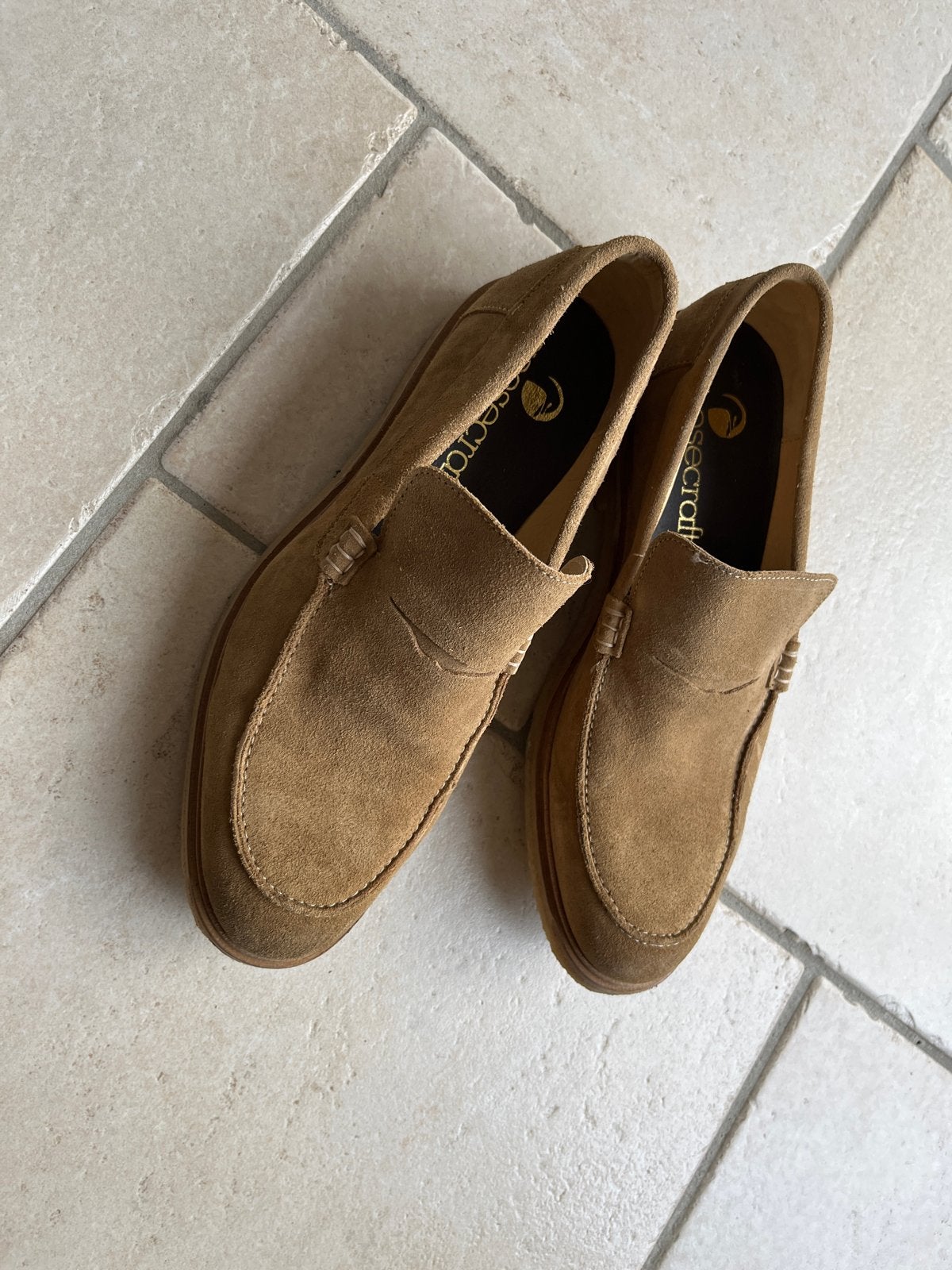 Goosecraft suède instappers - nieuw, Kleding | Heren, Schoenen, Loafers, Bruin, Nieuw, Ophalen of Verzenden