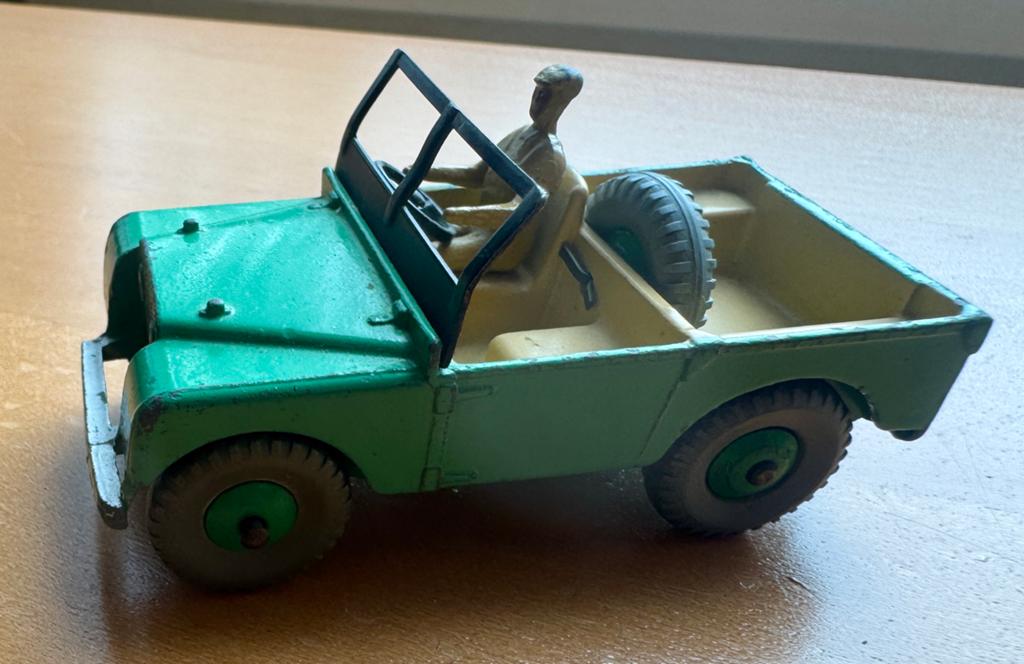 Dinky Toys Land Rover met chauffeur, Hobby en Vrije tijd, Modelauto's | 1:43, Ophalen, Gebruikt, Auto, Overige merken