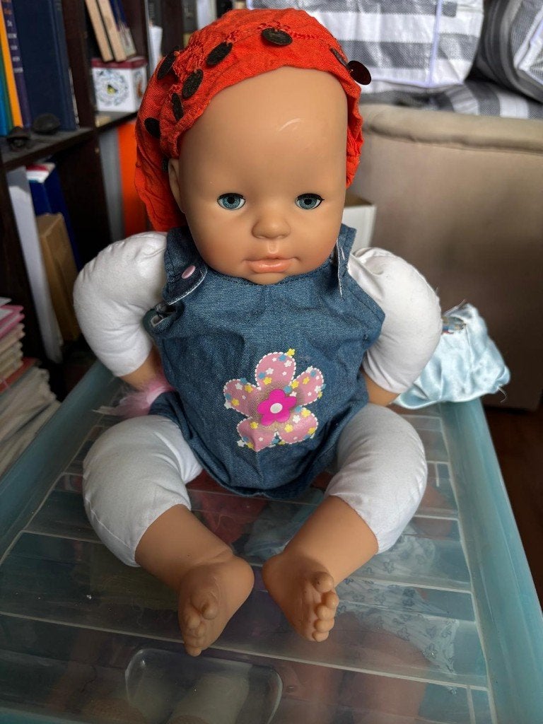 Pratende pop met een paar accessoires., Ophalen, Gebruikt, Babypop
