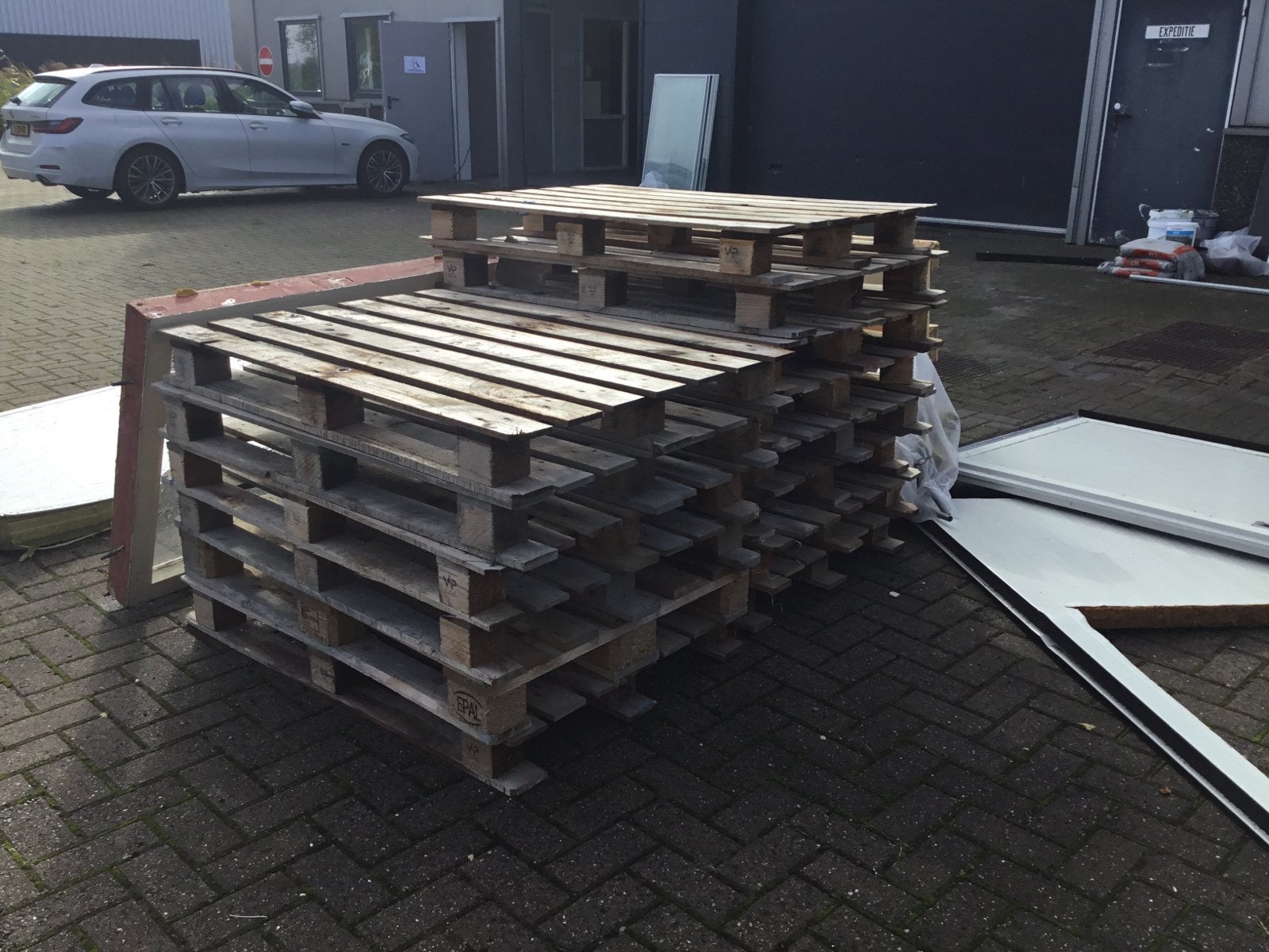 14 gebruikte pallets, diverse soorten, afhalen in Oude Tonge