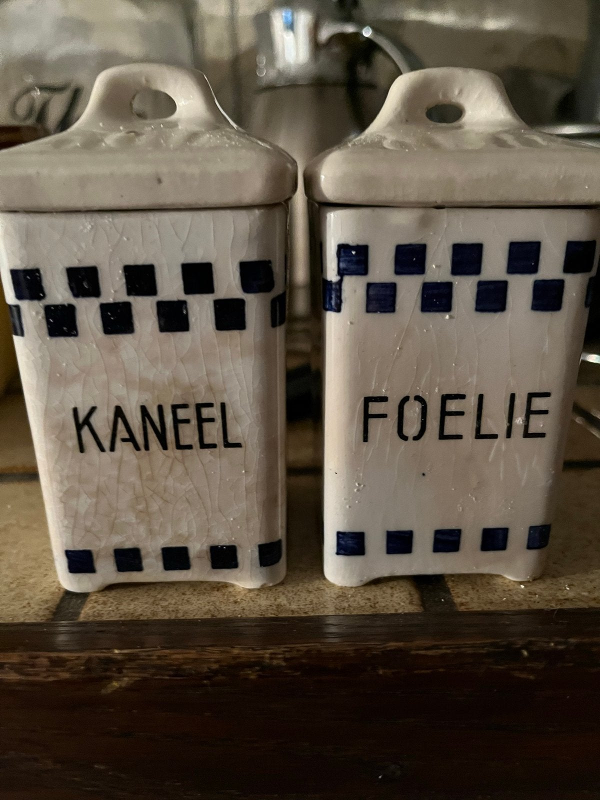 Antieke kruidenpotjes: Kaneel en Foelie, Ophalen