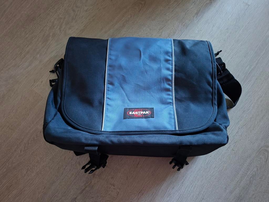 Eastpak Schoudertas / laptoptas - Zwart/Blauw, Ophalen of Verzenden, Overige merken, Gevoerd laptopvak, Schoudertas