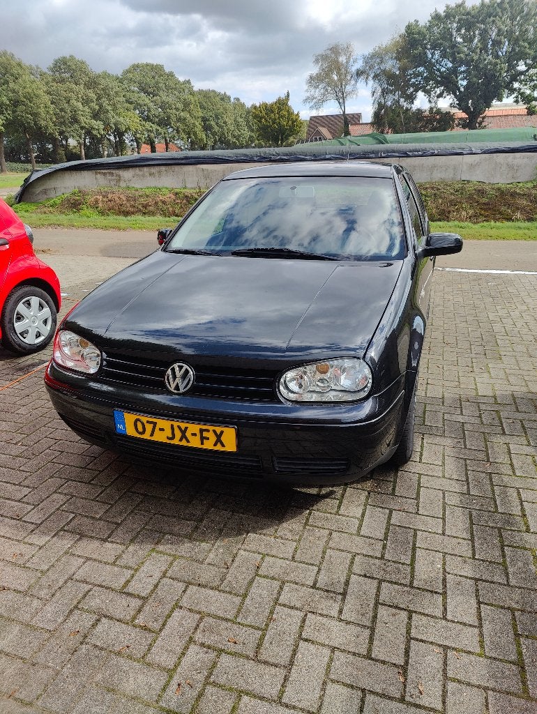 Volkswagen Golf 1.6 77KW 2002 Zwart, Auto's, Voorwielaandrijving, Stof, 4 cilinders, 1200 kg