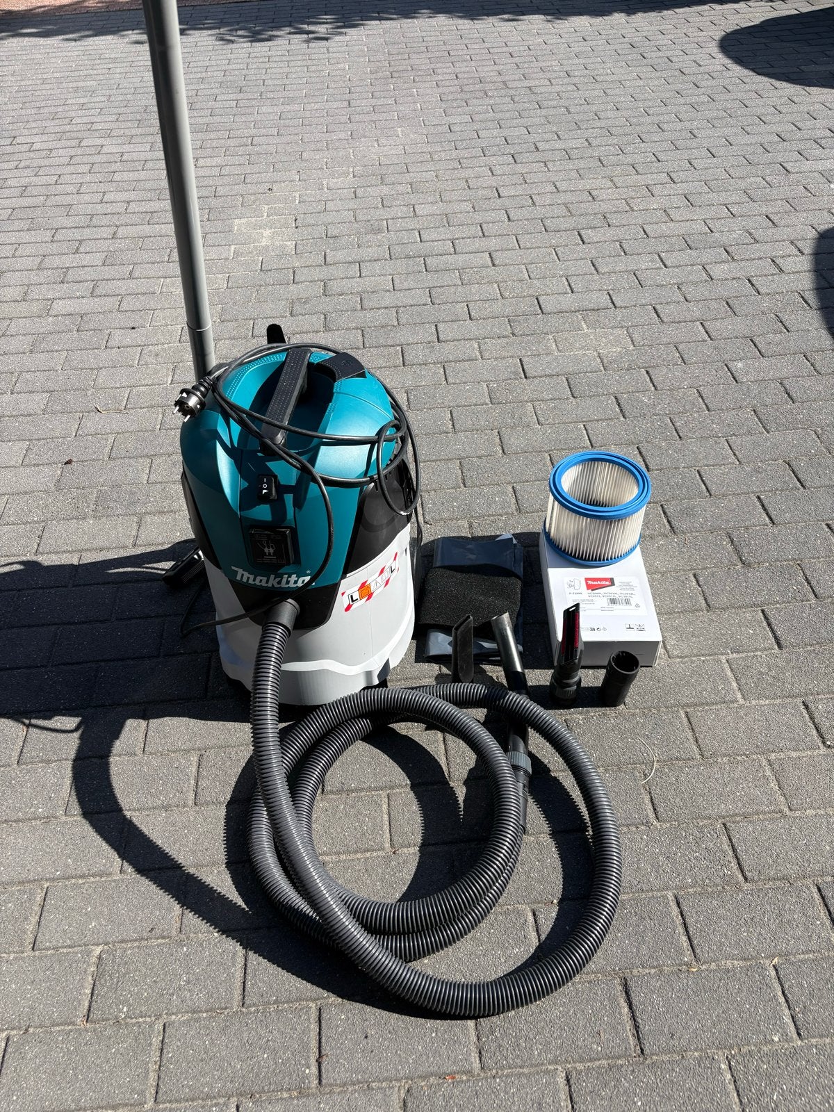 Makita VC2512L Industriële stofzuiger met accessoires, Inclusief accessoires, Gebruikt, Ophalen of Verzenden, Industriële stofzuiger