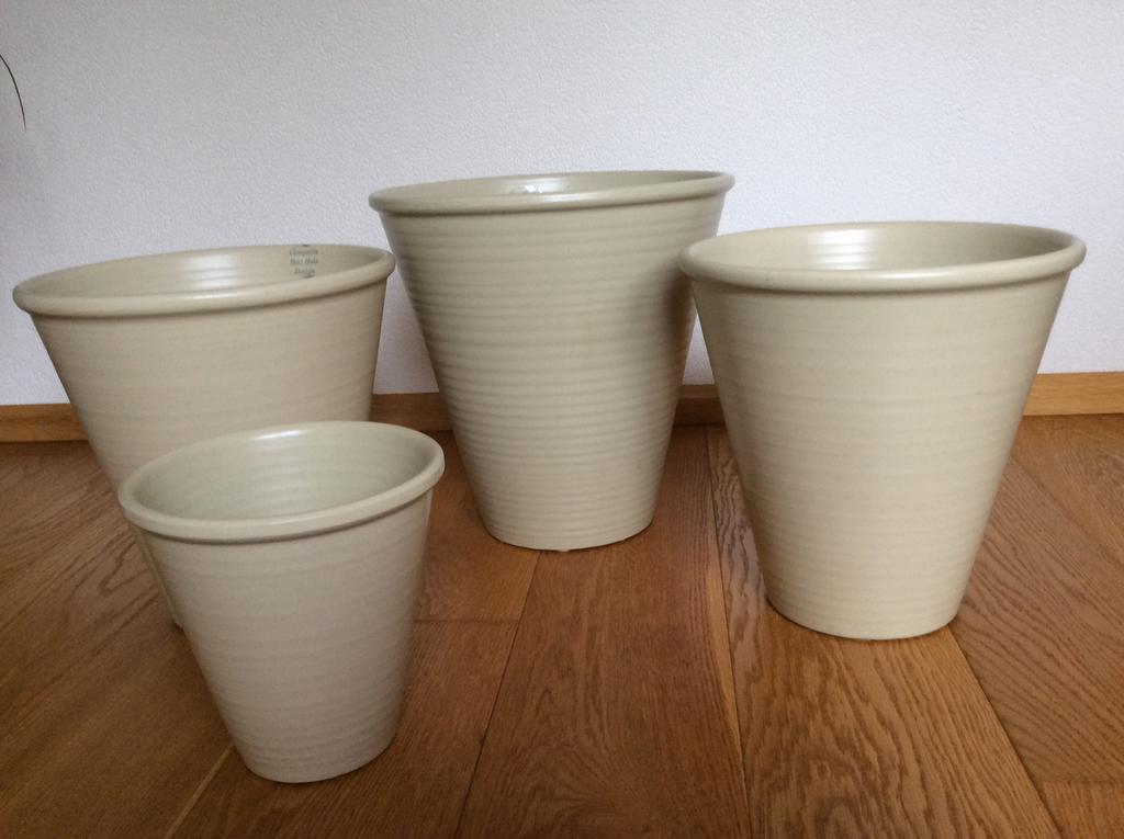 4 Bloempotten van tuinontwerper Bart Huls, model Cleopatra, Rond, Zo goed als nieuw, Minder dan 40 cm, Balkon