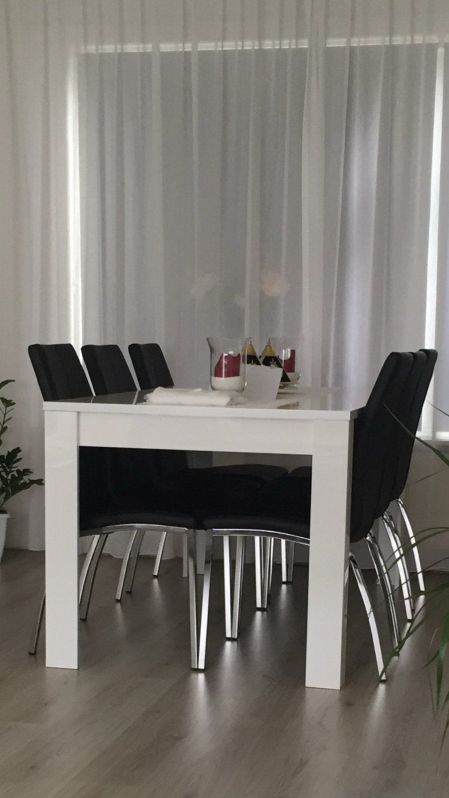 Zwarte moderne stoelen van JYSK - Zo goed als nieuw, Ophalen, Zo goed als nieuw, Zwart