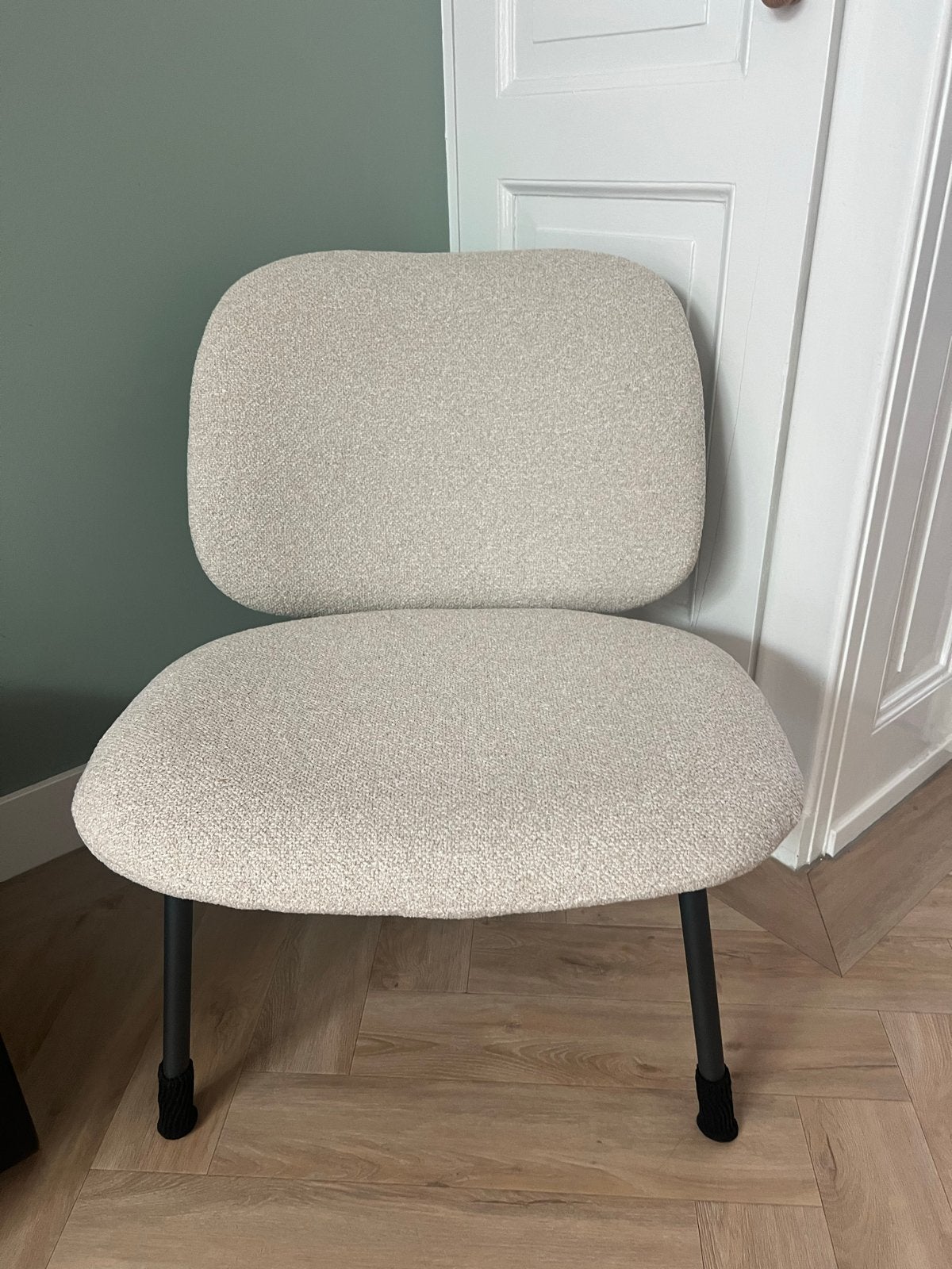Nous Living fauteuil, Moderne beige stoel met metalen poten, Huis en Inrichting, Stoelen, Ophalen, Overige kleuren, Zo goed als nieuw