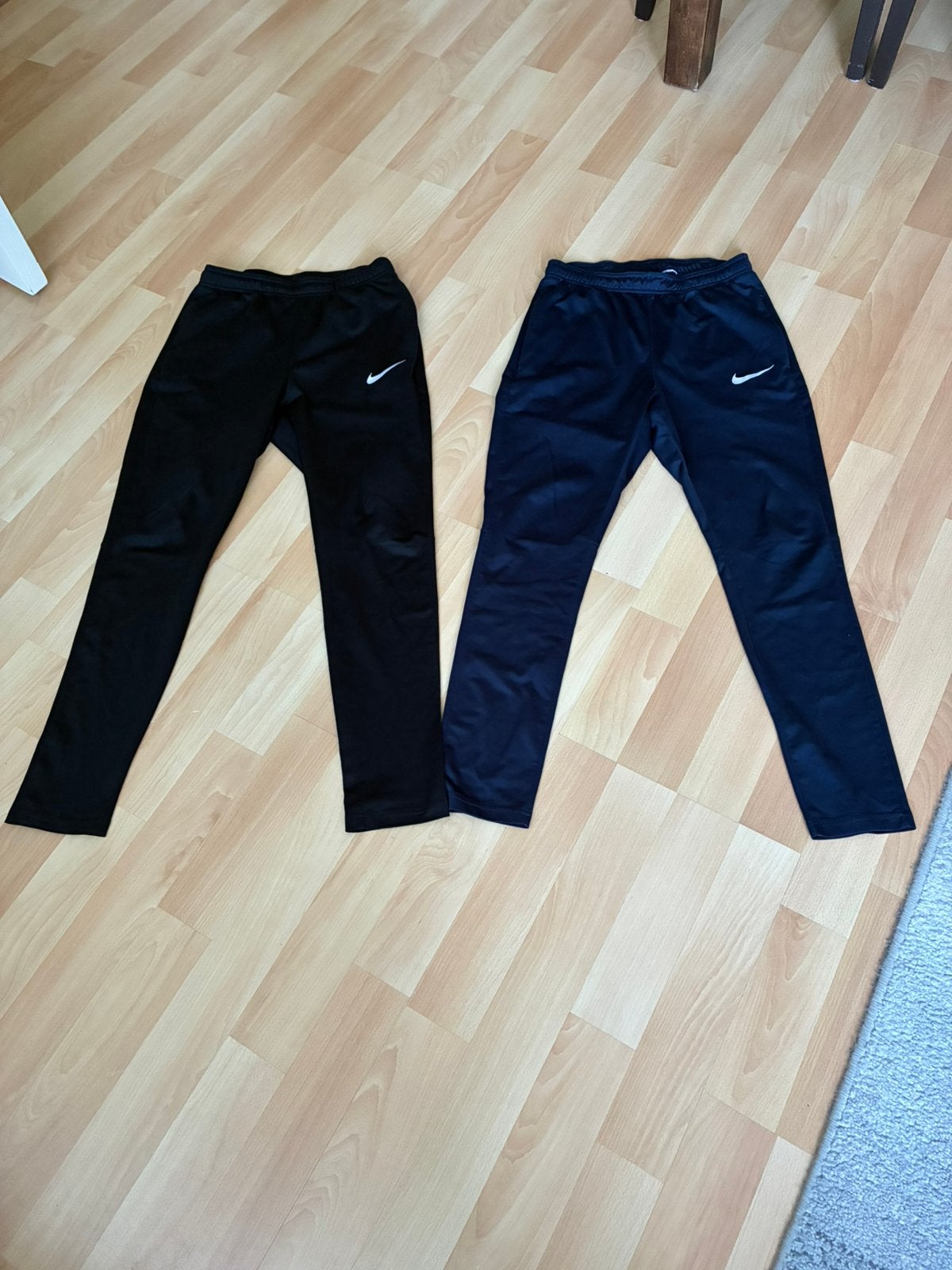 Nike trainingsbroeken maat S, Sport en Fitness, Loopsport en Atletiek, Ophalen of Verzenden, Zo goed als nieuw, Kleding, Nike