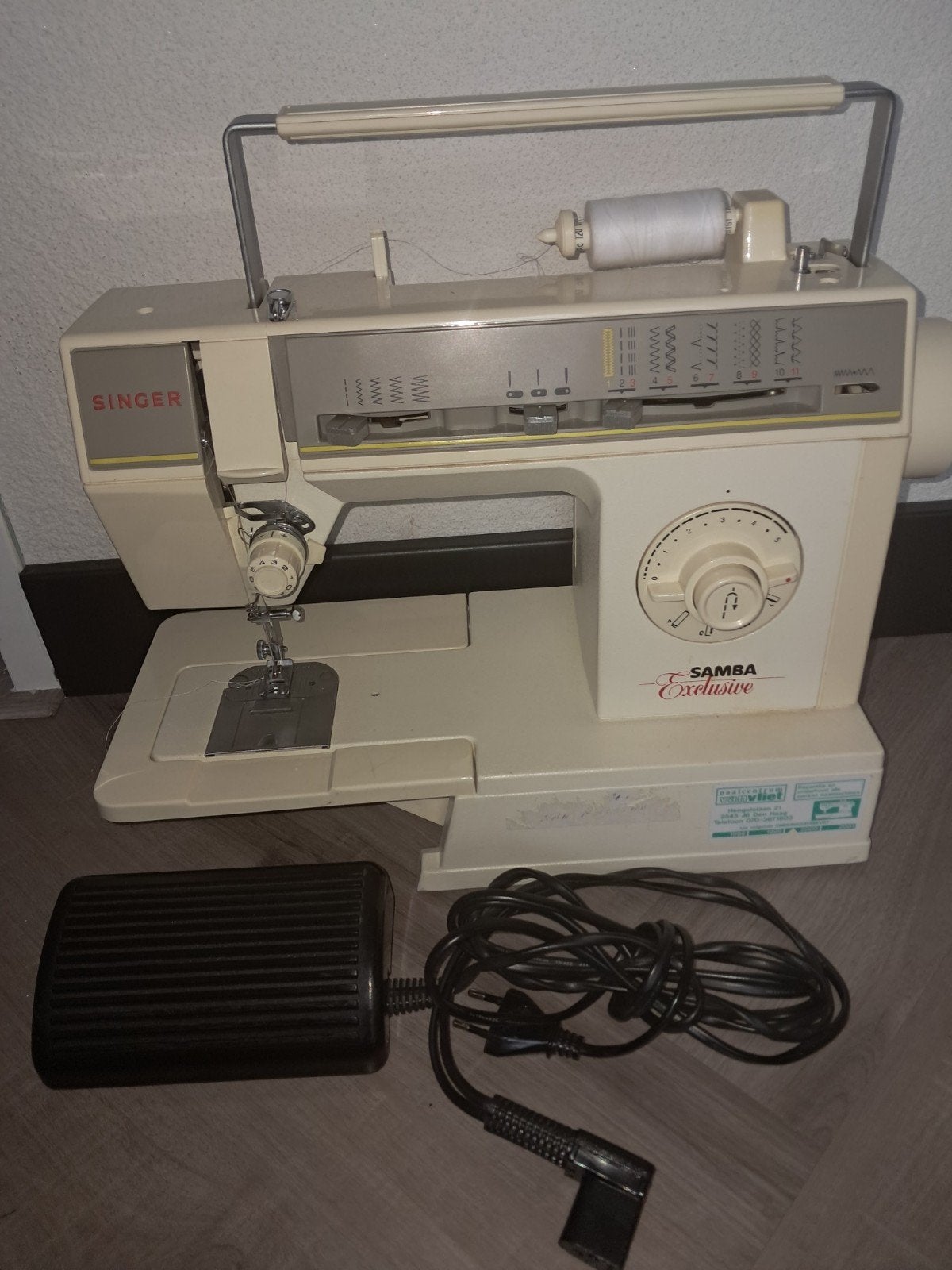 Singer naaimachine in goeie staat,naait goed met accessoires, Hobby en Vrije tijd, Ophalen, Gebruikt, Naaimachine, Singer