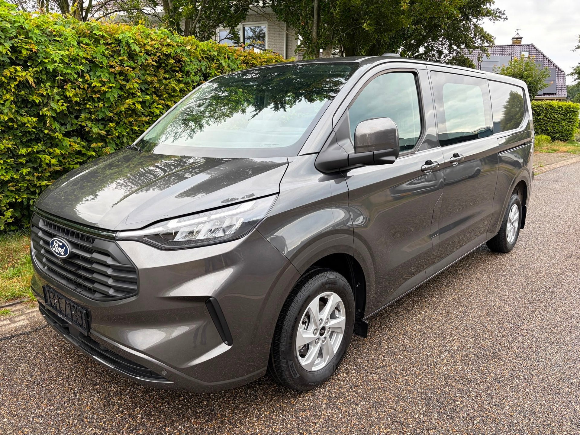 Ford Transit Custom 320 2.0 TDCI L2H1 Limited DC, Voorwielaandrijving, 136 pk, Gebruikt, Zwart