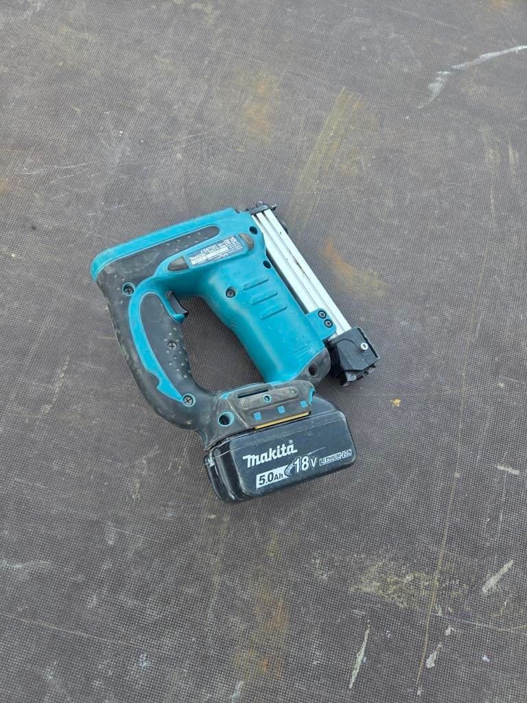 Makita DST221Z 18V Li-Ion accu nietmachine  - 10-22mm, Ophalen, Gebruikt