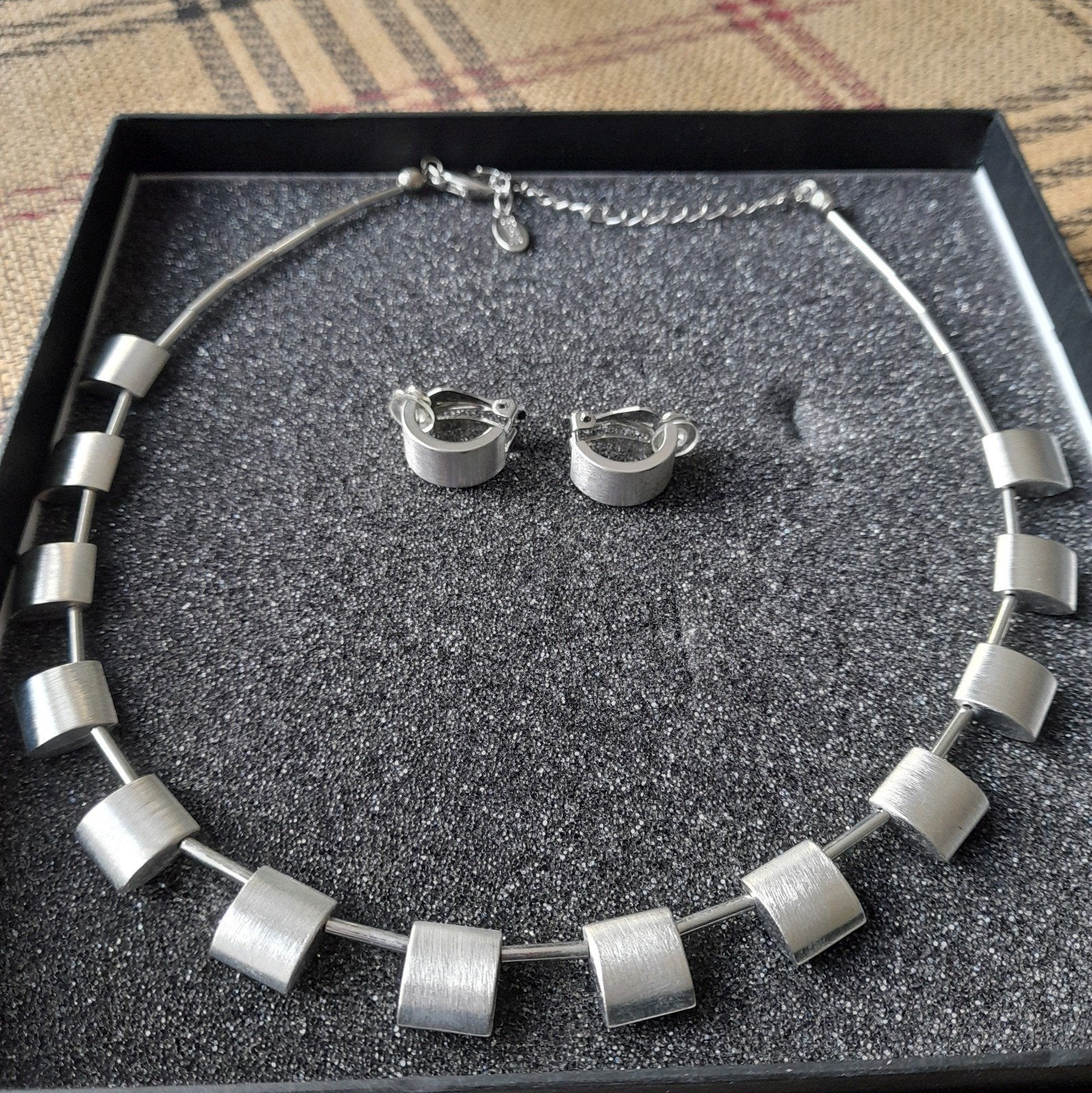 Behave ketting en oorbellen, Ophalen of Verzenden, Overige materialen