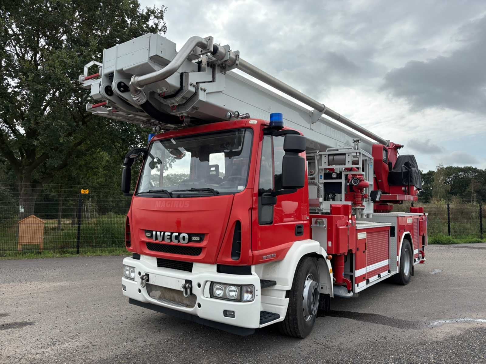 Iveco Eurocargo 180E300 – Magirus M33P Ladderwagen / Brand, Auto's, Euro 5, Gebruikt, Overige carrosserieën, Bedrijf