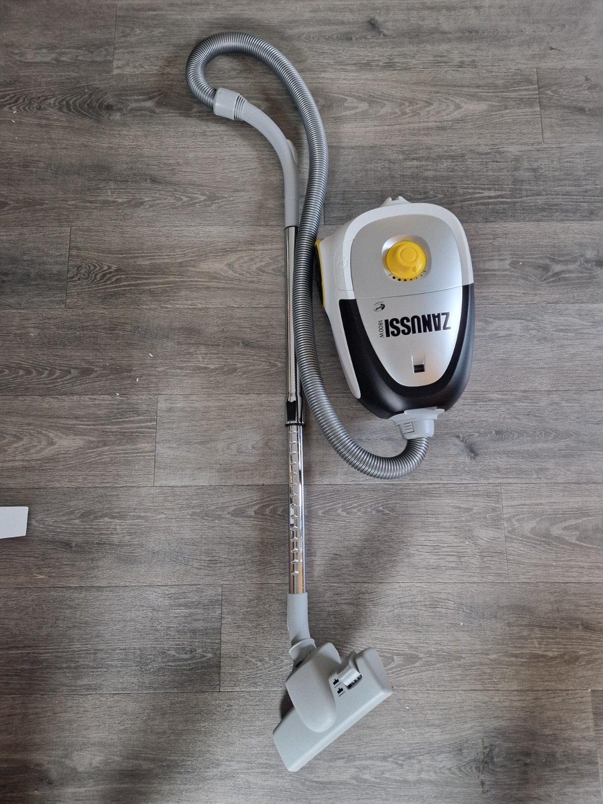 Zanussi 1800W Sledestofzuiger - Krachtig en Compact, Witgoed en Apparatuur, Stofzuigers, Overige merken, Gebruikt, Geschikt voor harde vloeren