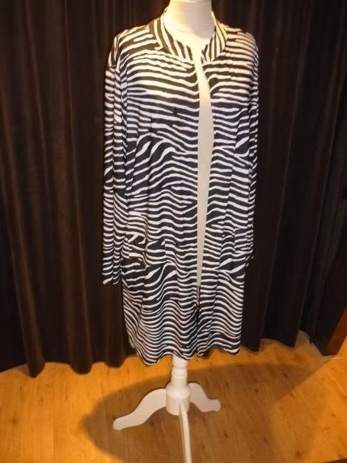 Nieuwstaat: soepele zwart wit blazer, jasje, blousejas 48-50, Kleding | Dames, Overige kleuren, Maat 46/48 (XL) of groter, Ophalen of Verzenden