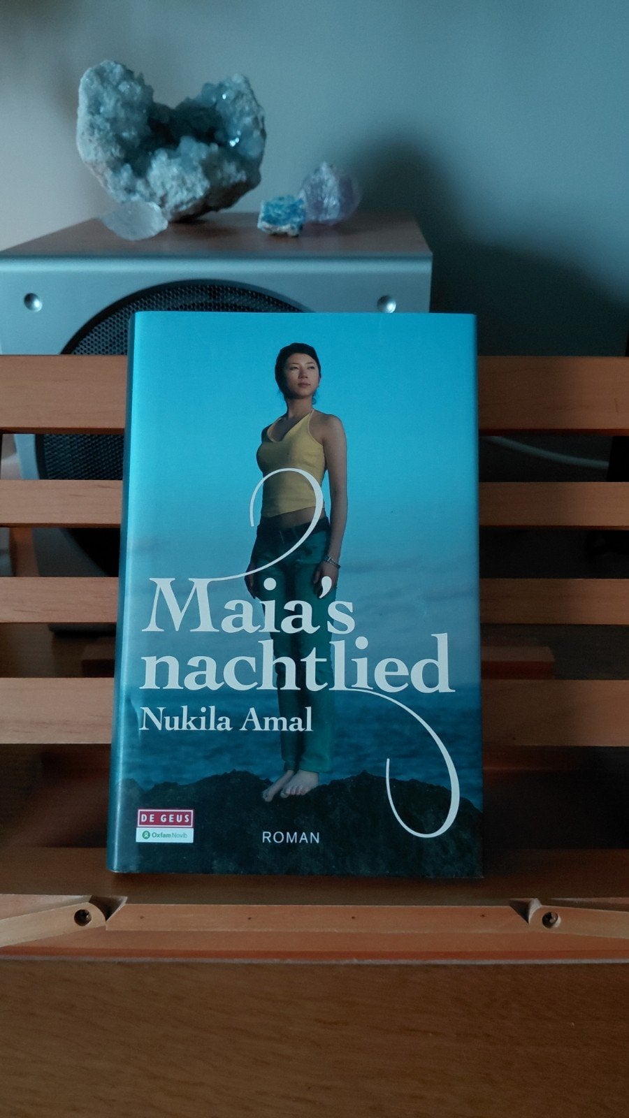 Maia's Nachtlied - Roman van Nukila Amal, Ophalen of Verzenden, Zo goed als nieuw, Nukila Amal