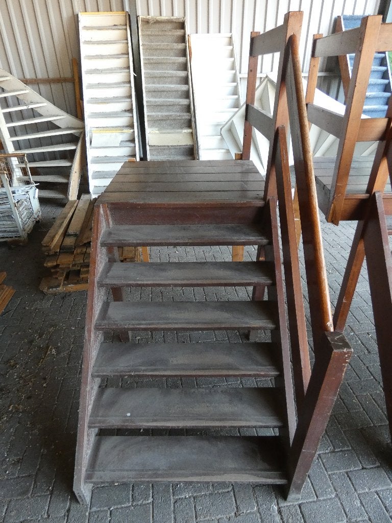 2 hardhouten trappen (120cm H), Doe-het-zelf en Verbouw, Ladders en Trappen, Gebruikt, Trap, Minder dan 2 meter, Ophalen
