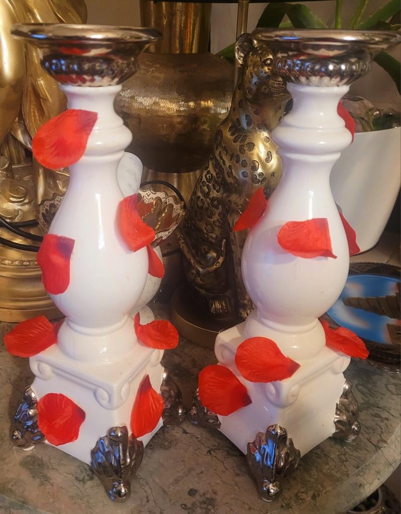 Set van 2 Witte Kandelaars met Zilveren Details , nieuw!, Antiek en Kunst, Ophalen of Verzenden, Keramiek of Aardewerk